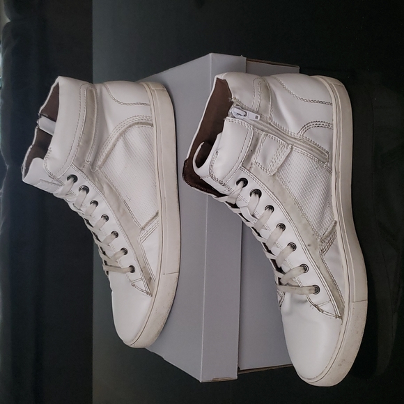 White sneaker High tops by Steve madden. - Picture 5 of 10